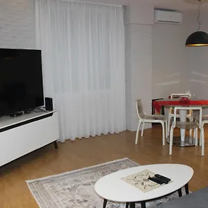 https://luxury-apartment.hotels-in-tirana.com